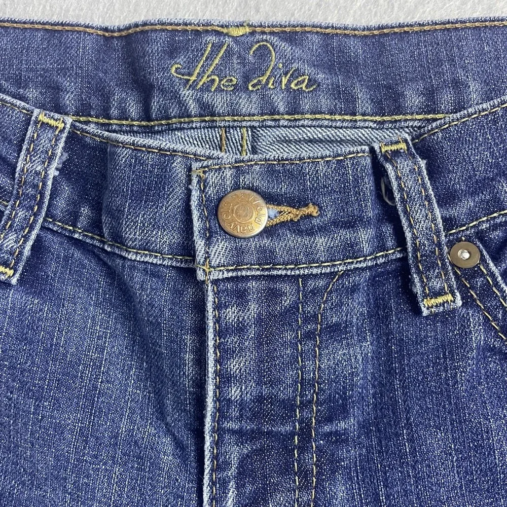 The Diva Denim Jean‎ Shorts Size 6 Reg Frayed Hem Blue Casual Everyday - Picture 3 of 11